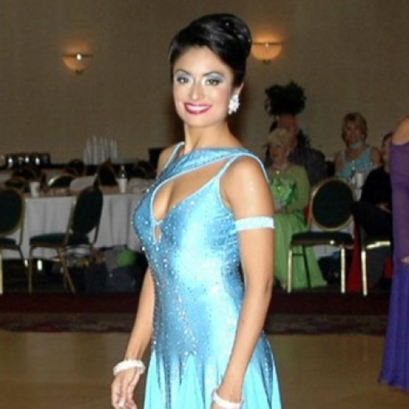 Meet Your Posher, Gloria - Picture 9 of 11